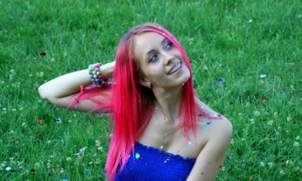Farsi bionda, rossa o azzurra: comunicare con i capelli